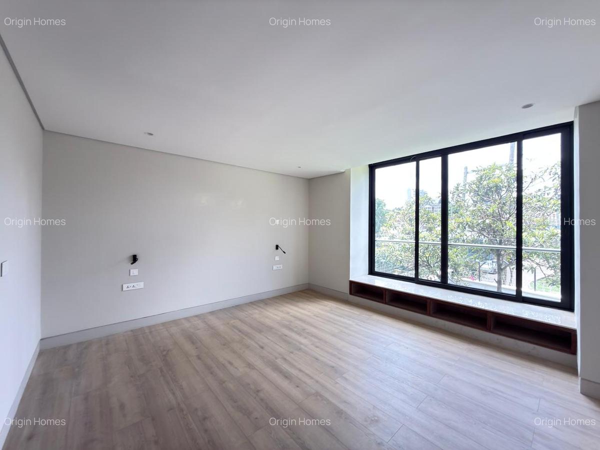 5 Bed Townhouse with En Suite at Westlands - 6