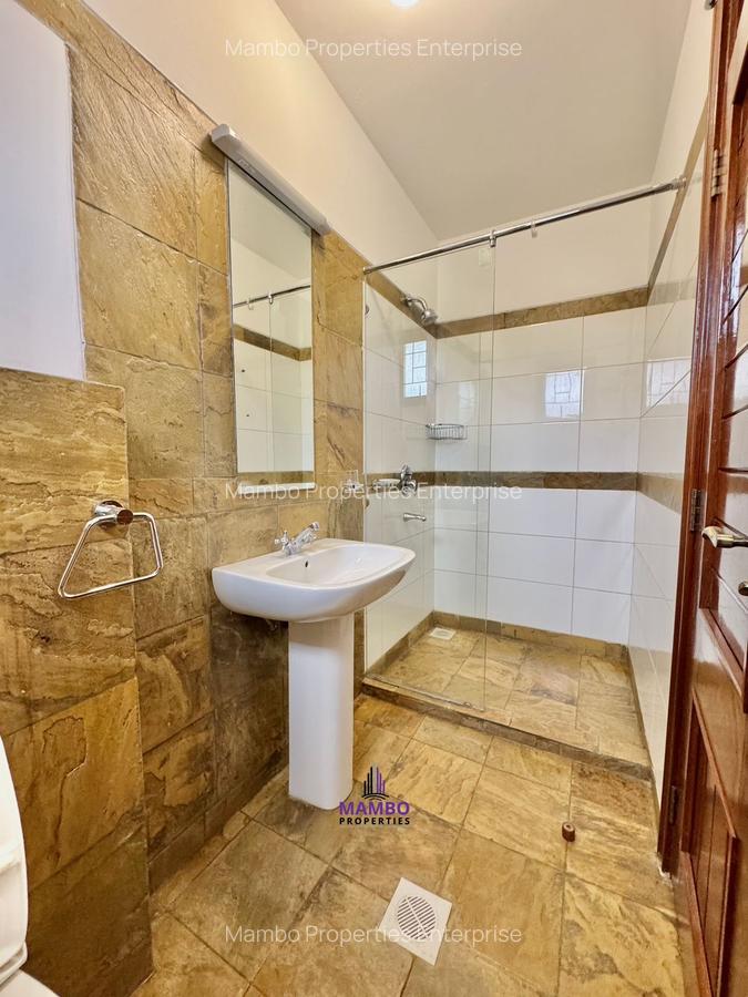 3 Bed Apartment with En Suite at Riverside Drive - 16