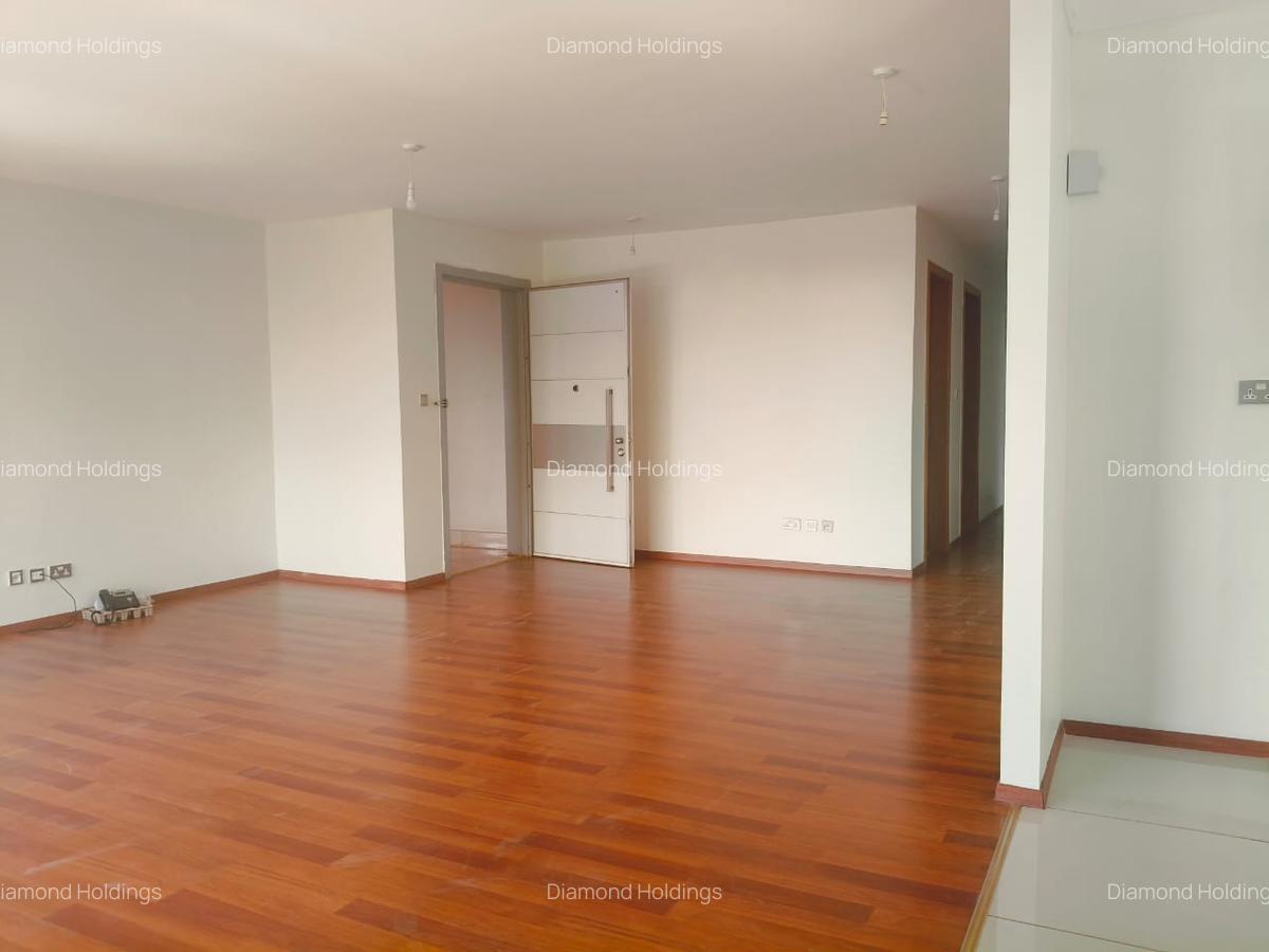 3 Bed Apartment with En Suite at Parklands - 4