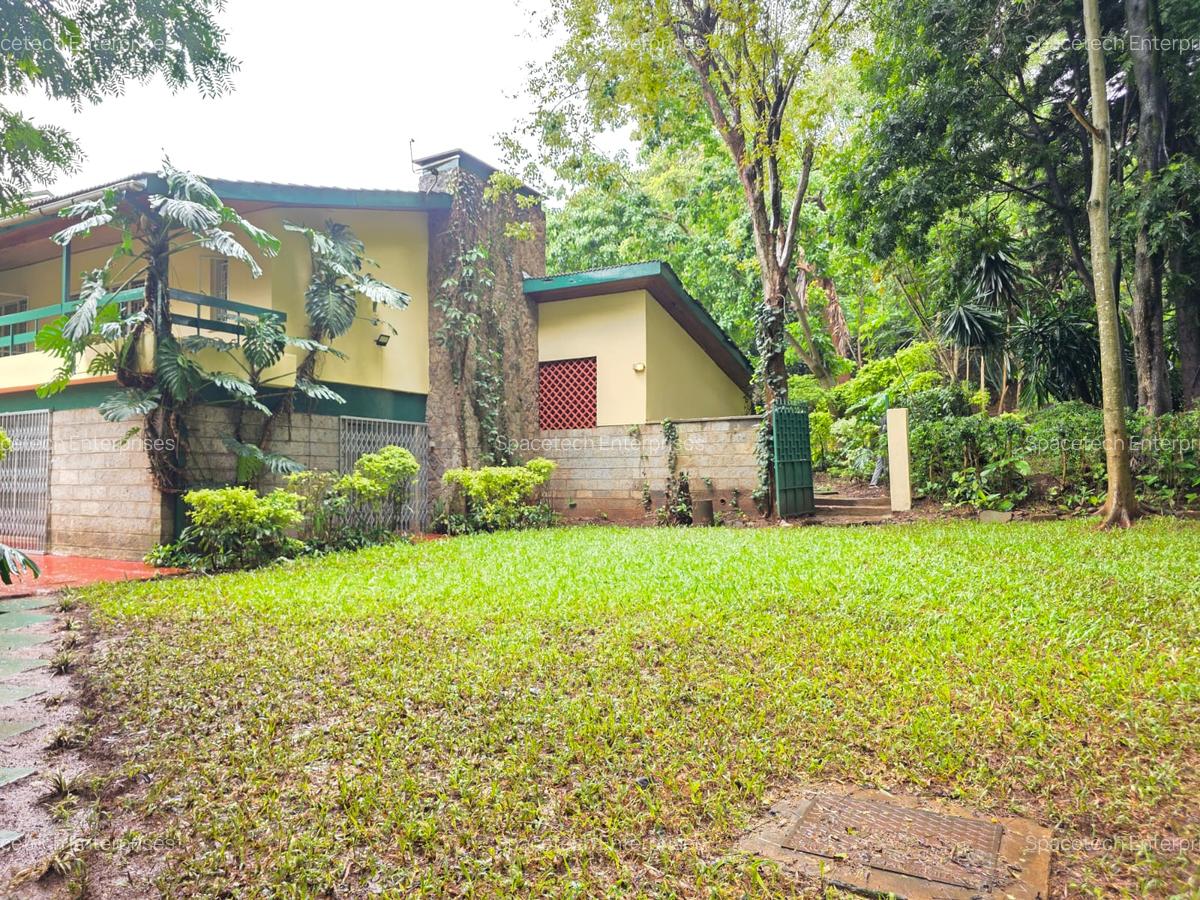4 Bed House with En Suite in Lavington - 4