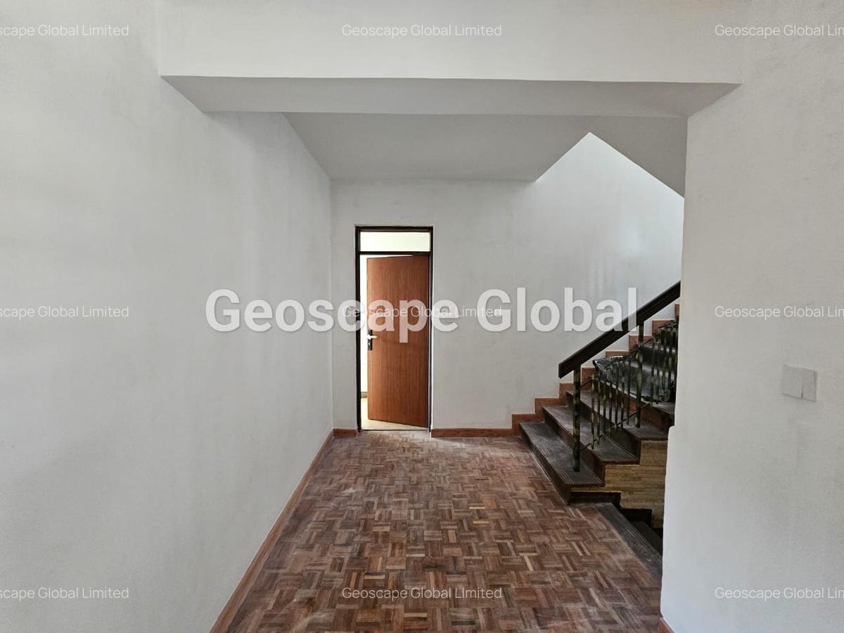 5 Bed House with En Suite in Runda - 3