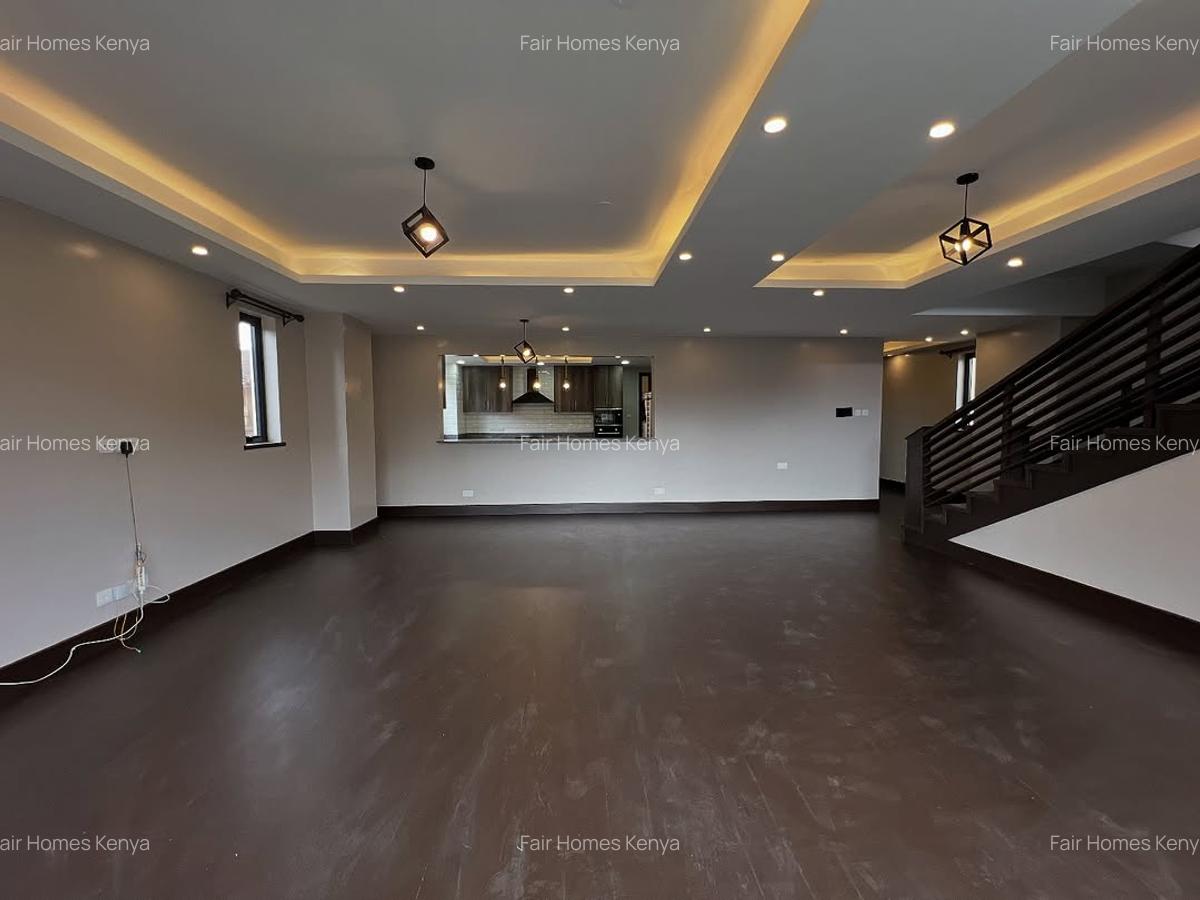 4 Bed Apartment with En Suite at Valley Arcade - 2