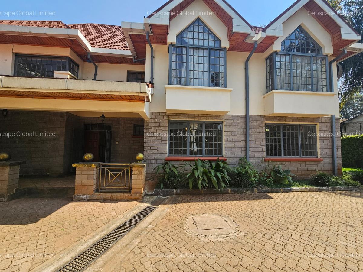 5 Bed House with En Suite in Runda - 12