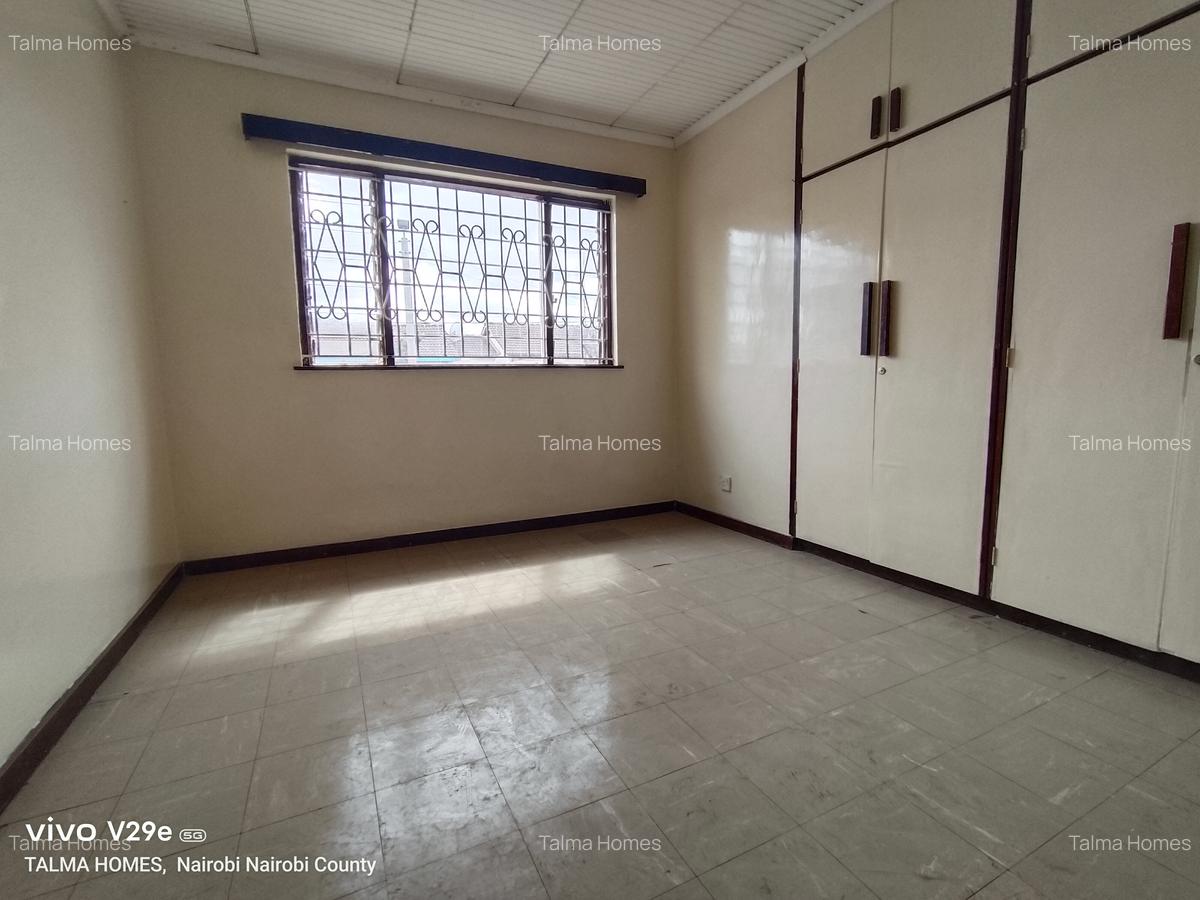 3 Bed Townhouse with Staff Quarters at Ngumo Estate - 10