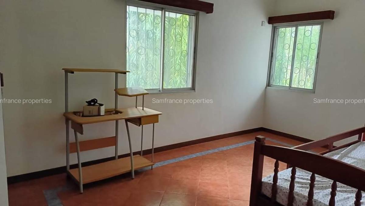 4 Bed Villa with En Suite at Links Road - 10