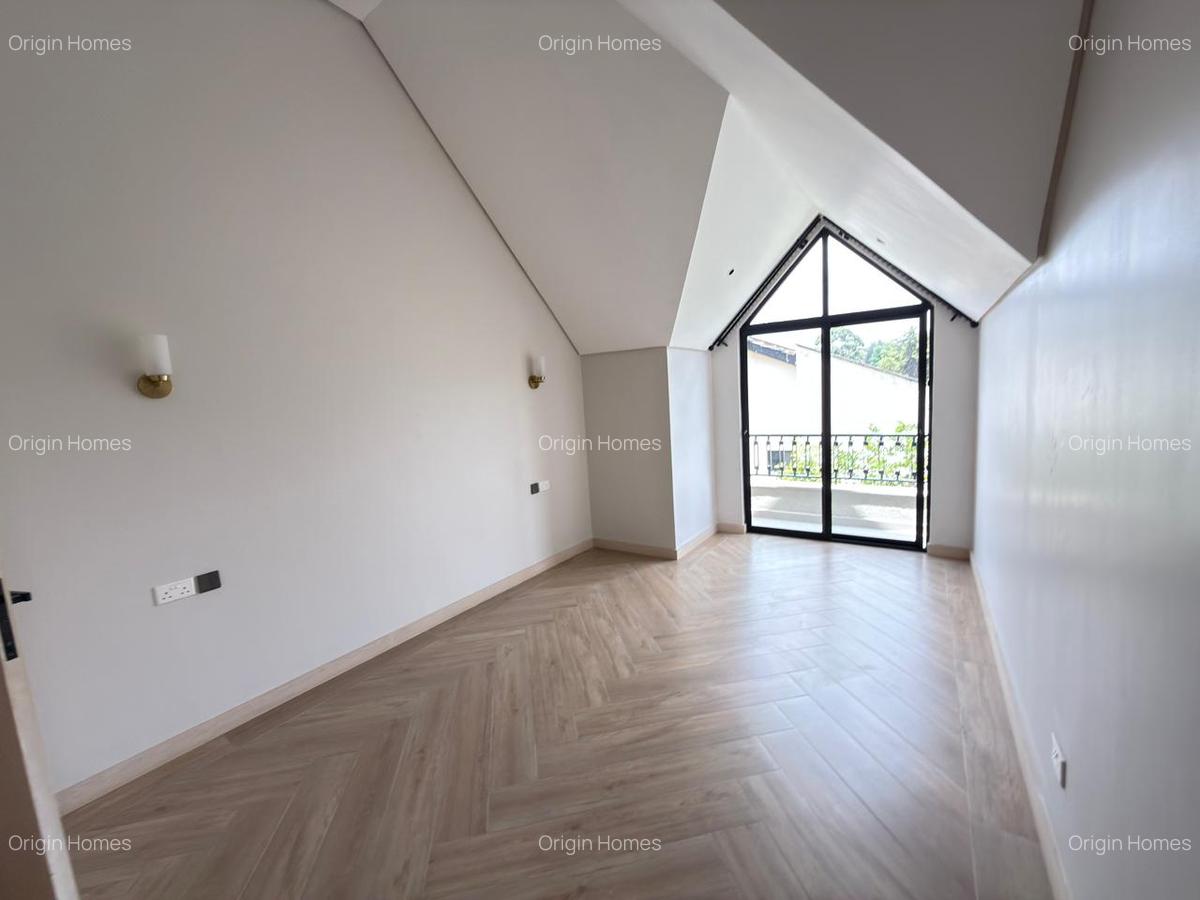 6 Bed Townhouse with En Suite at Lavington - 15