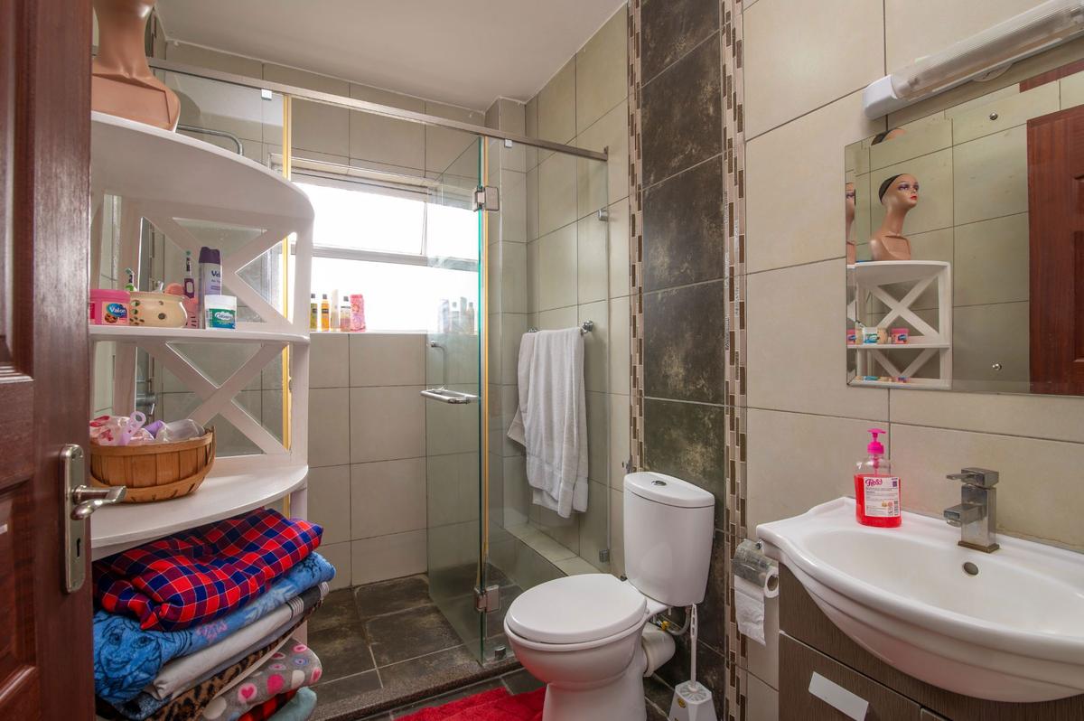 3 Bed Apartment with En Suite in Lavington - 13