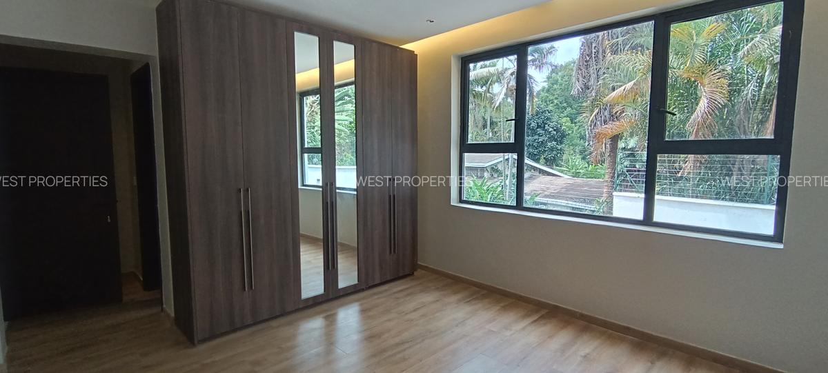 5 Bed Townhouse with En Suite at Manyani Rd - 15