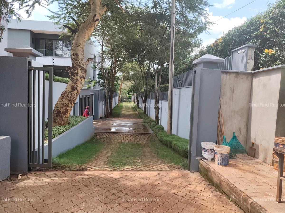 5 Bed House with En Suite in Runda - 3