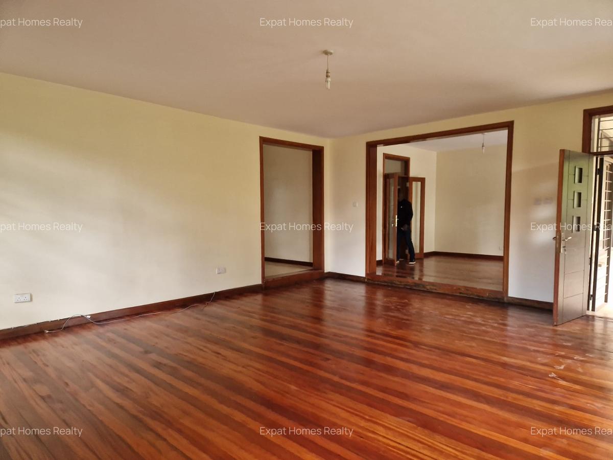 5 Bed Townhouse with En Suite in Lavington - 3
