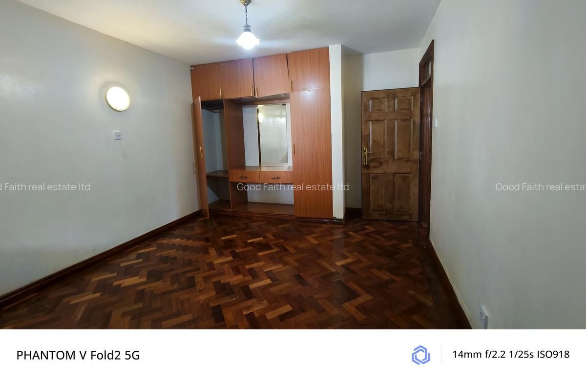 5 Bed House with En Suite in Runda - 8