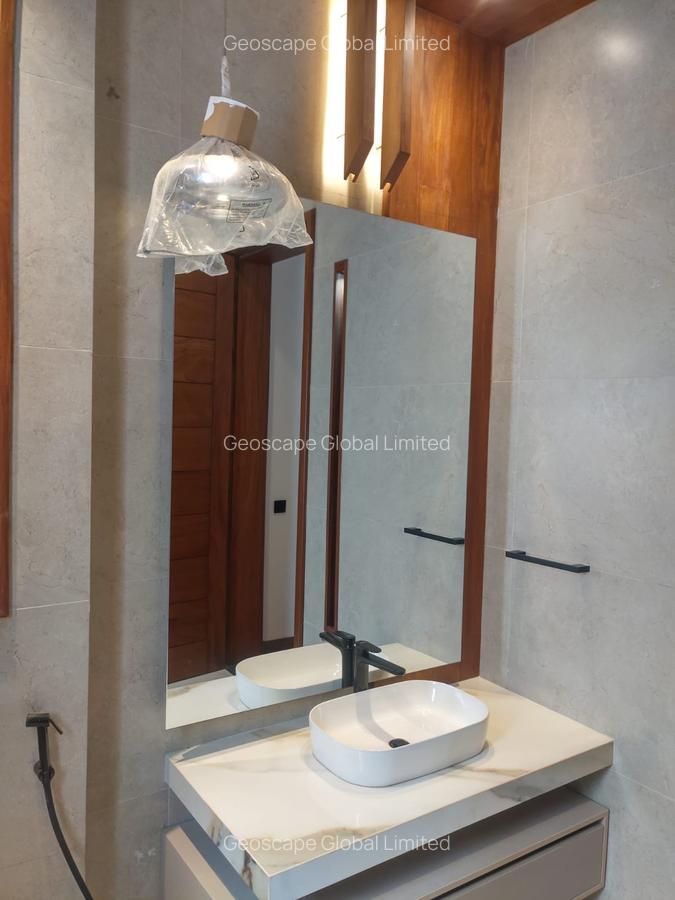 5 Bed House with En Suite in Runda - 7