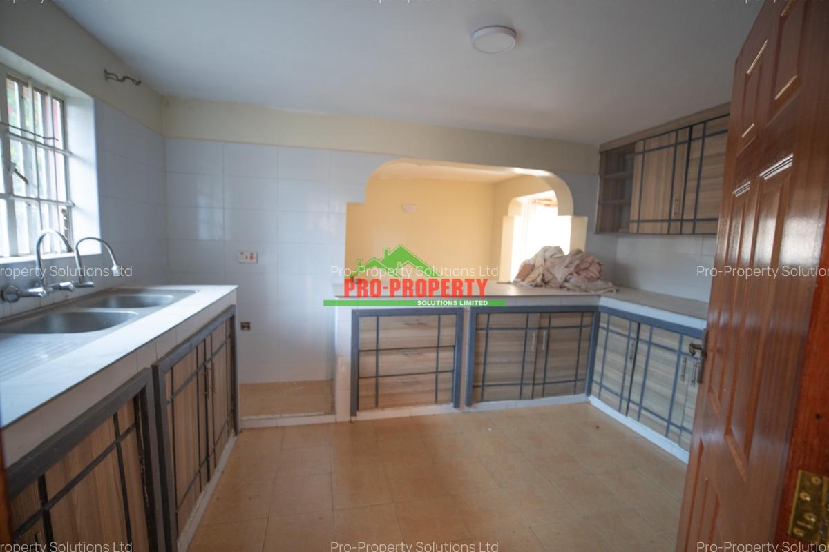 4 Bed House with En Suite at Zambezi - 5