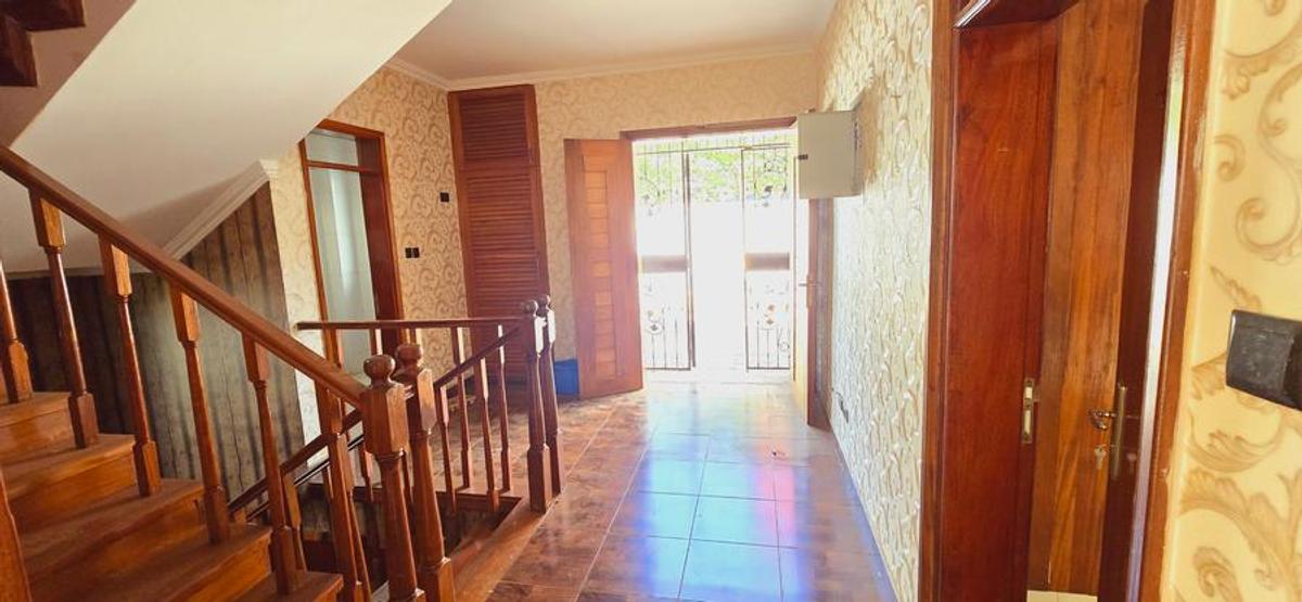 5 Bed Townhouse with En Suite at Lavington Green - 9