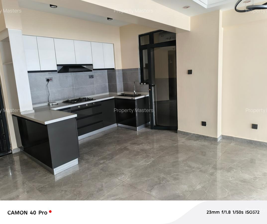 2 Bed Apartment with En Suite at Arwings Kodhek - 11