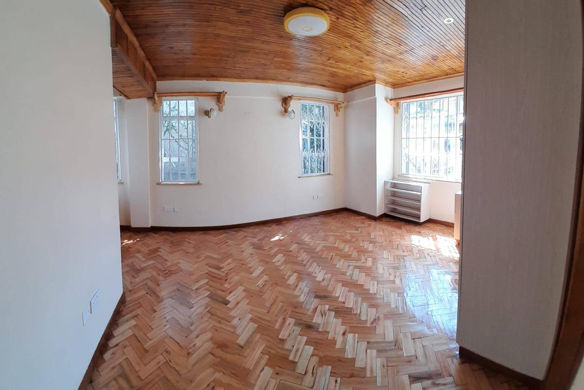 4 Bed House with En Suite in Spring Valley - 11