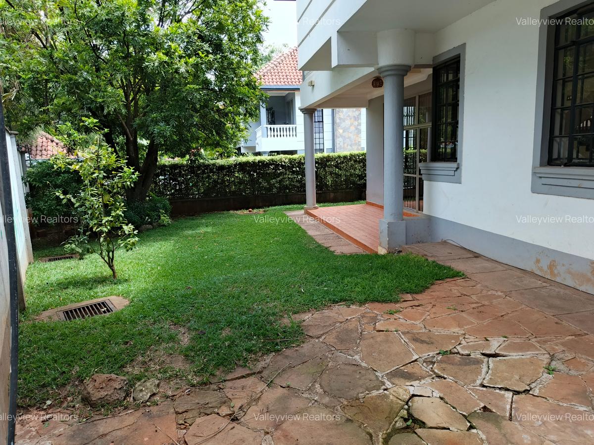 4 Bed Townhouse with En Suite at Lavington - 4