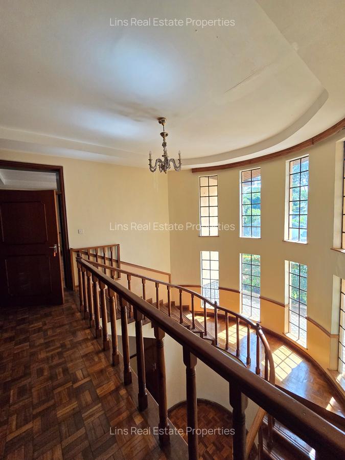 5 Bed House with En Suite in Runda - 18