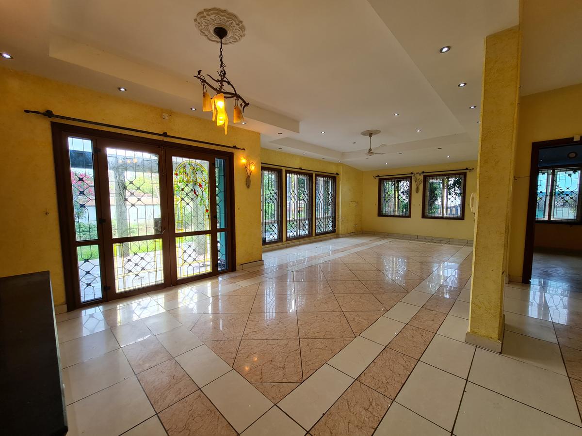 6 Bed House with En Suite in Kizingo - 19