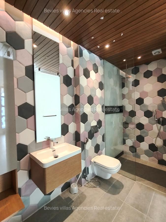 4 Bed Apartment with En Suite at Parklands - 10