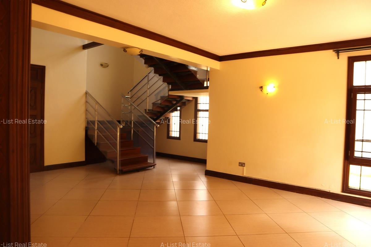 3 Bed House with En Suite at Hillview - 4