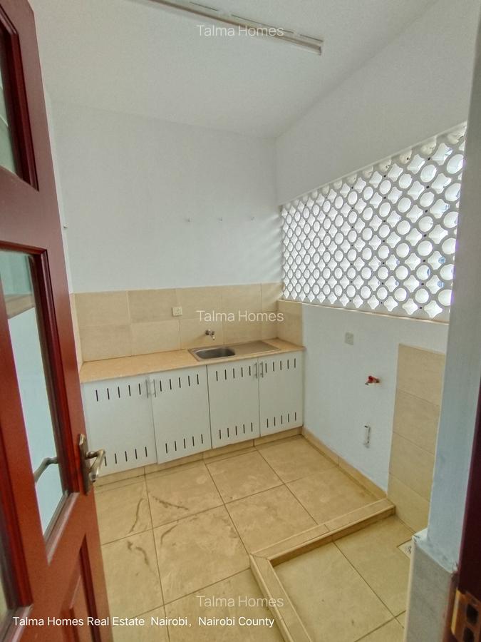 3 Bed Apartment with En Suite at Rhapta Road Side - 16