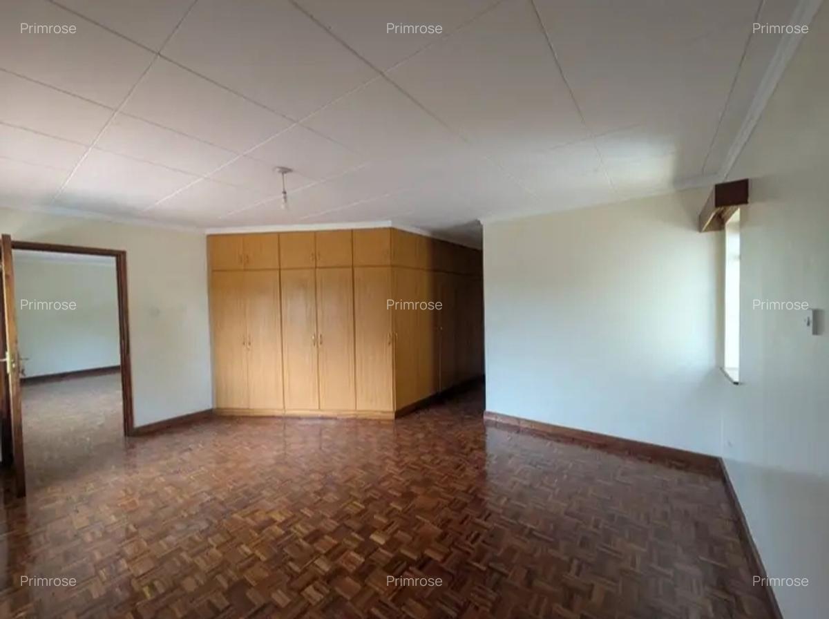 4 Bed House in Spring Valley - 8