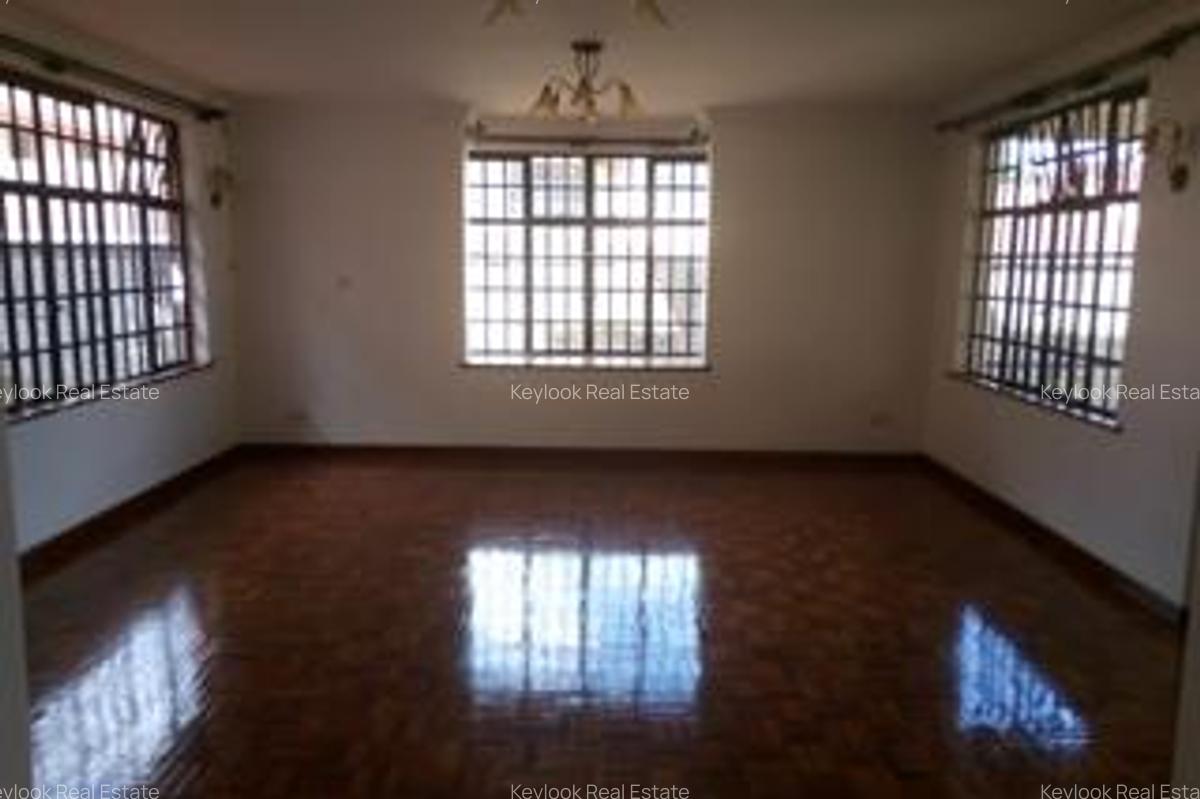 4 Bed Townhouse with En Suite at Lavington - 6
