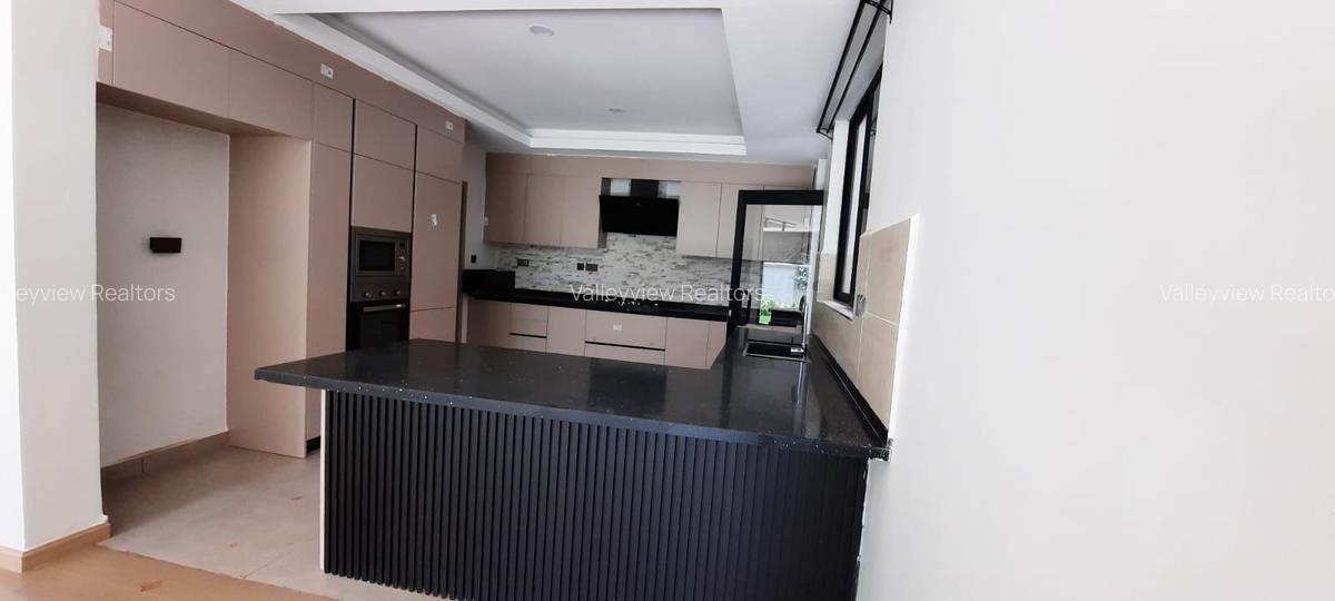 4 Bed Townhouse with En Suite at Lavington - 10