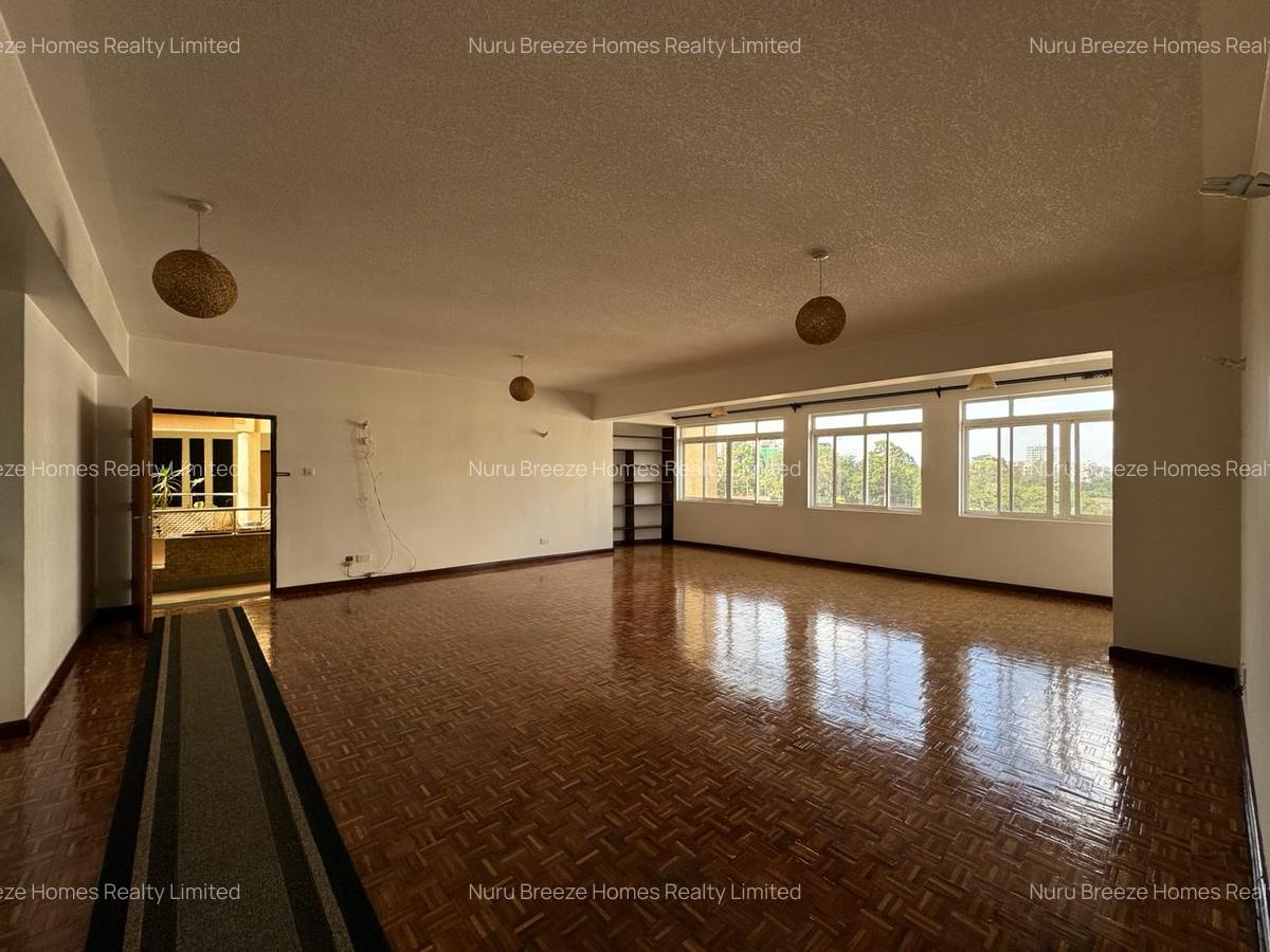 3 Bed Apartment with En Suite in Brookside - 11