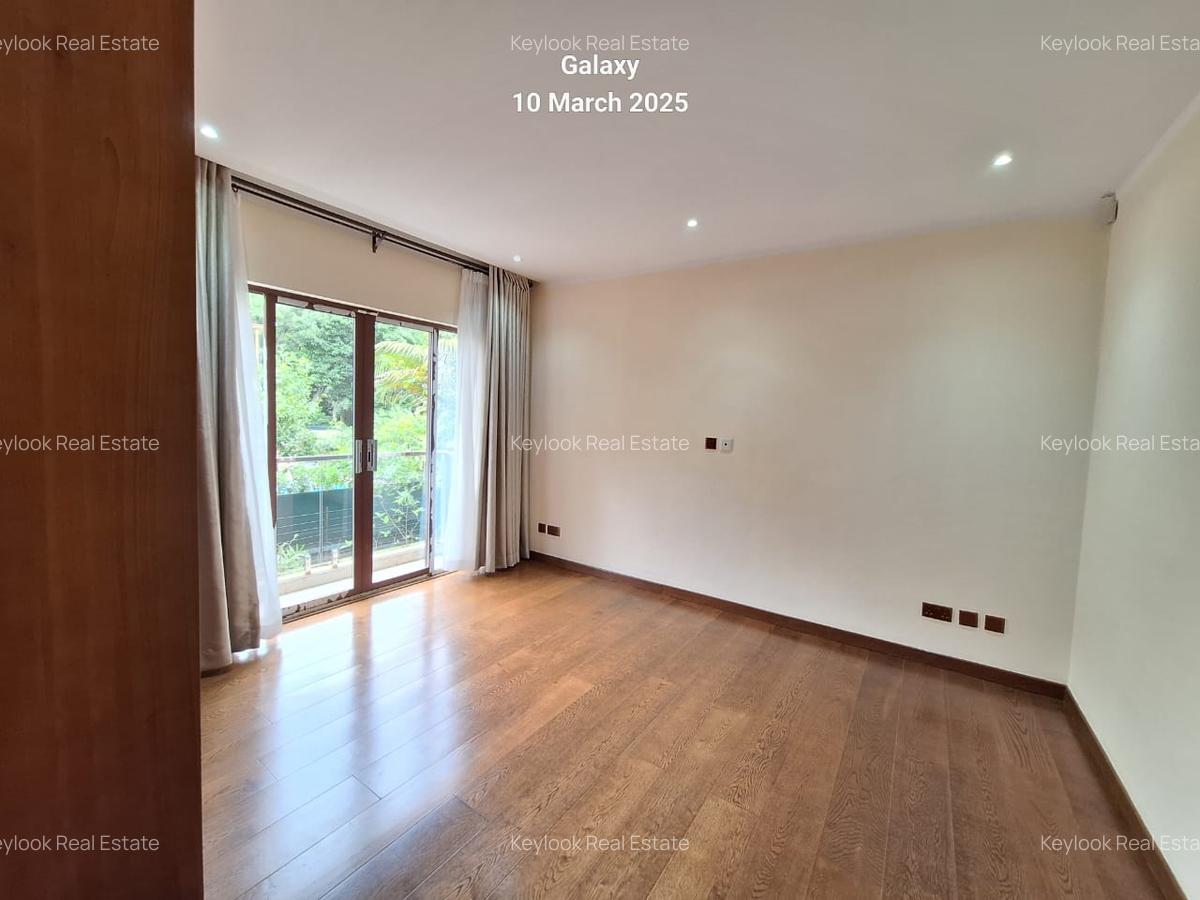 5 Bed Villa with En Suite at Lavington Green - 5