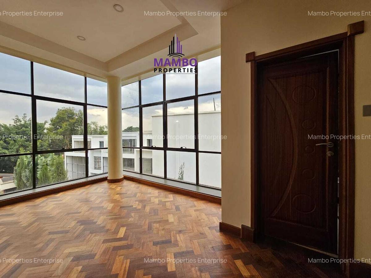 5 Bed Townhouse with En Suite at Lavington - 15