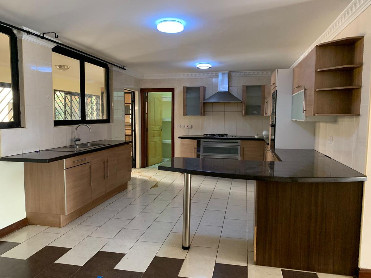 3 Bed Apartment with En Suite in Lavington - 18