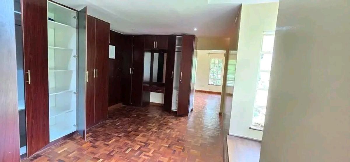 5 Bed Townhouse with En Suite at Lavington Green - 7