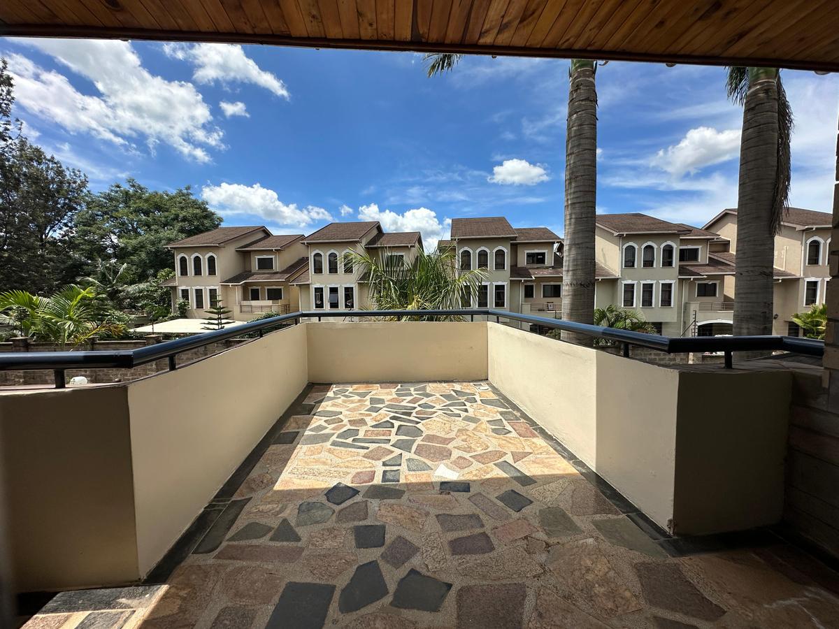 5 Bed Villa with En Suite at Lavington - 13
