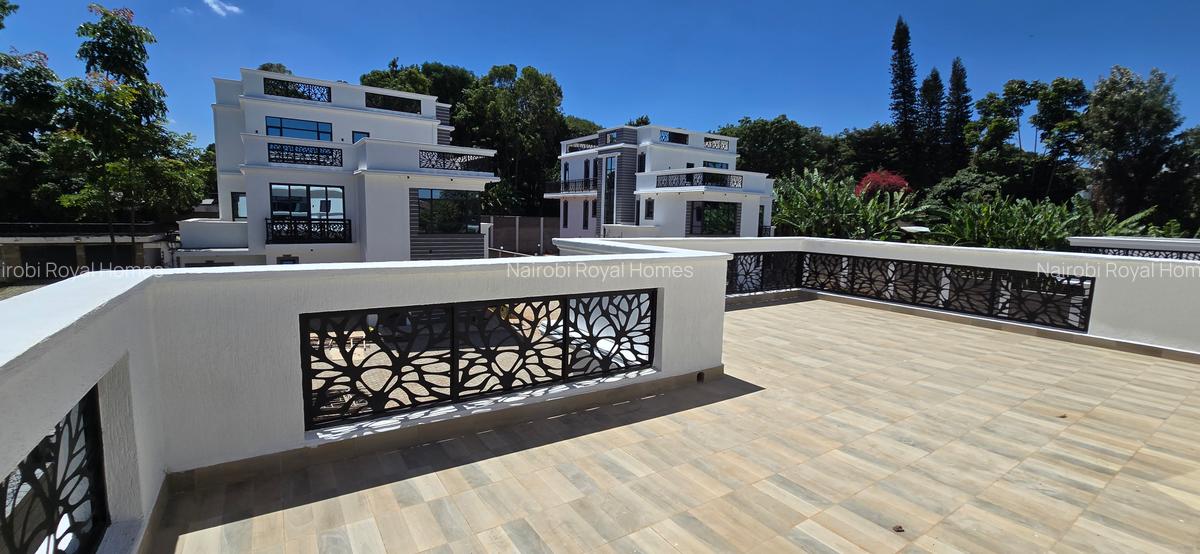 5 Bed Townhouse with En Suite at Lavington Green - 7