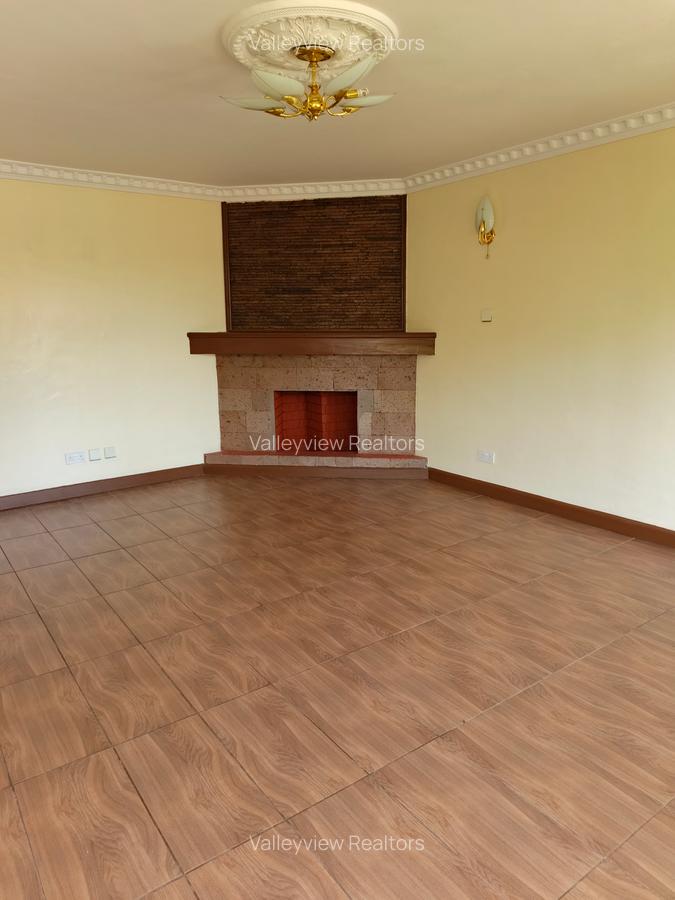 5 Bed Townhouse with En Suite at Lavington - 11