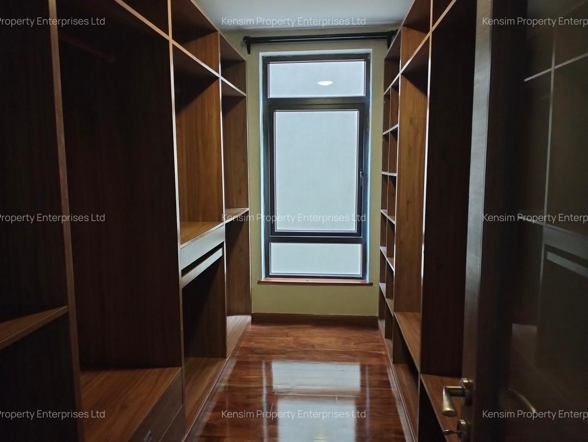 5 Bed Townhouse with En Suite in Lavington - 2