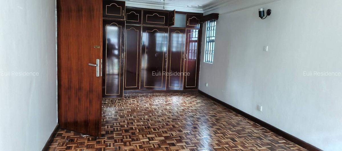 3 Bed Apartment with En Suite at Lantana Rd - 10