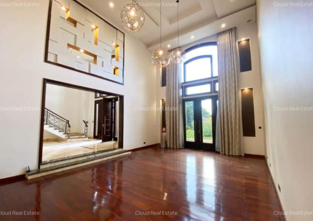 5 Bed House with En Suite in Runda - 2