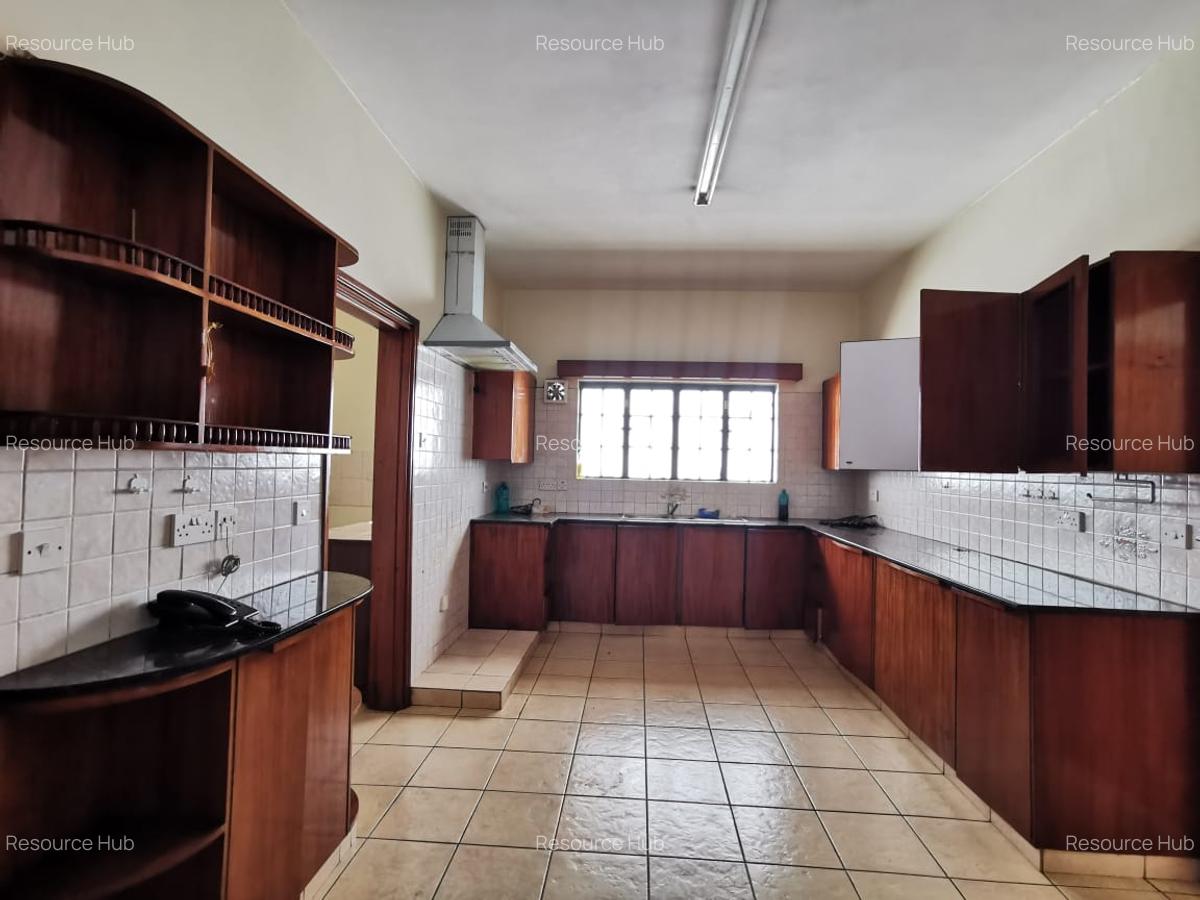 4 Bed Townhouse with En Suite at Spring Valley - 8