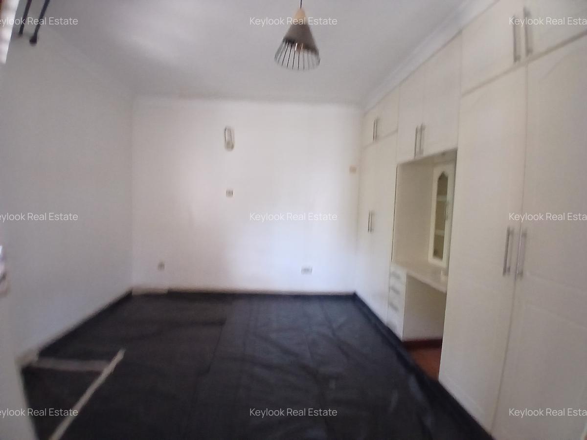 4 Bed House with En Suite at Lavington Green - 9