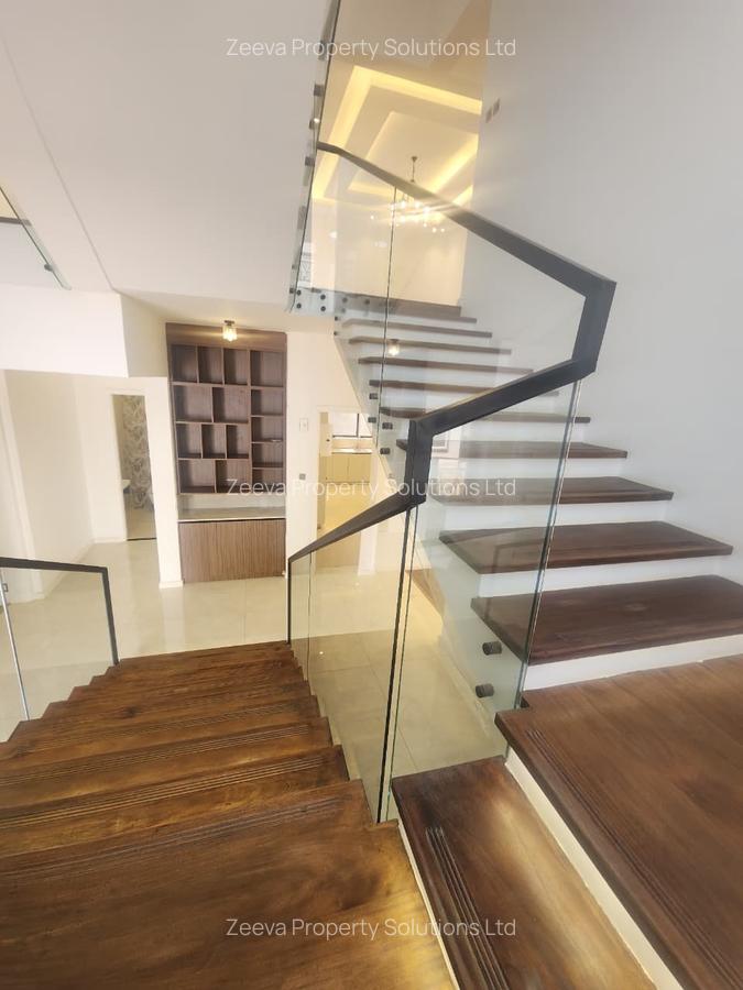 5 Bed House with En Suite in Lavington - 9