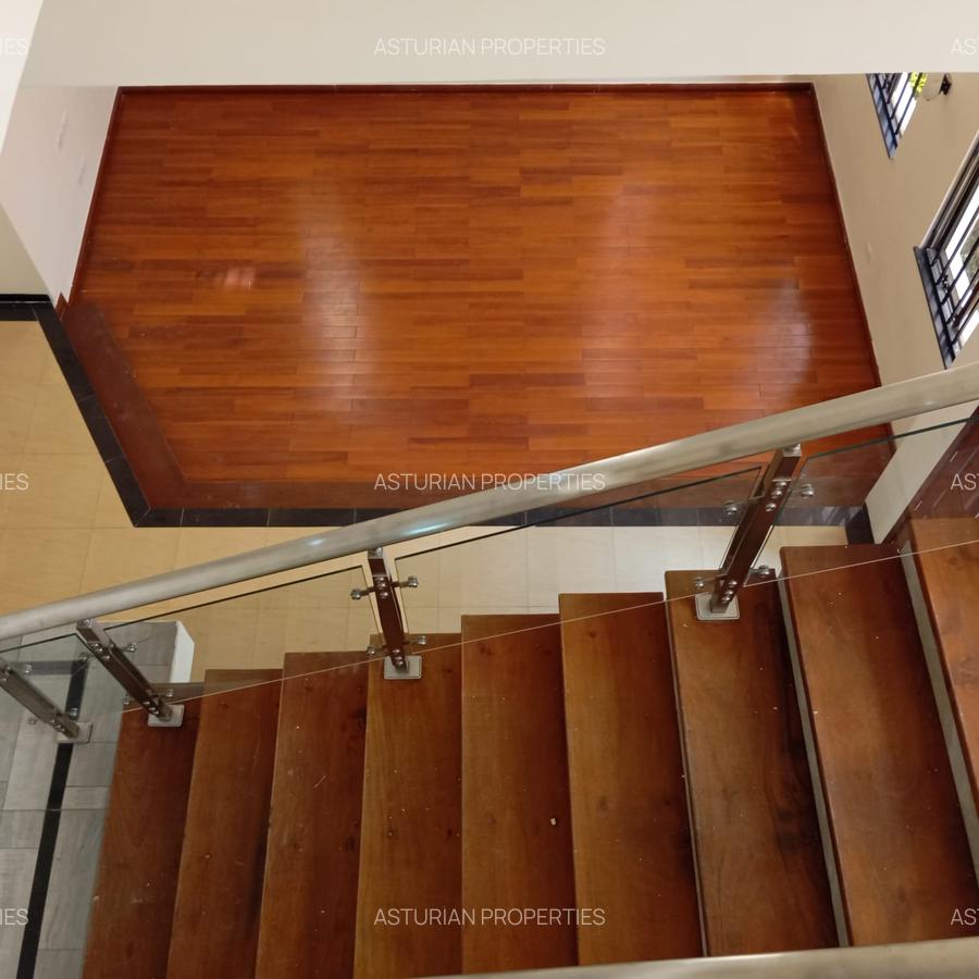 5 Bed Townhouse with En Suite in Lavington - 13