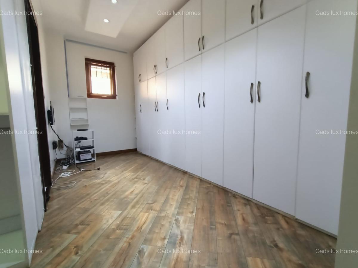 5 Bed Townhouse with En Suite at Muthaiga - 8