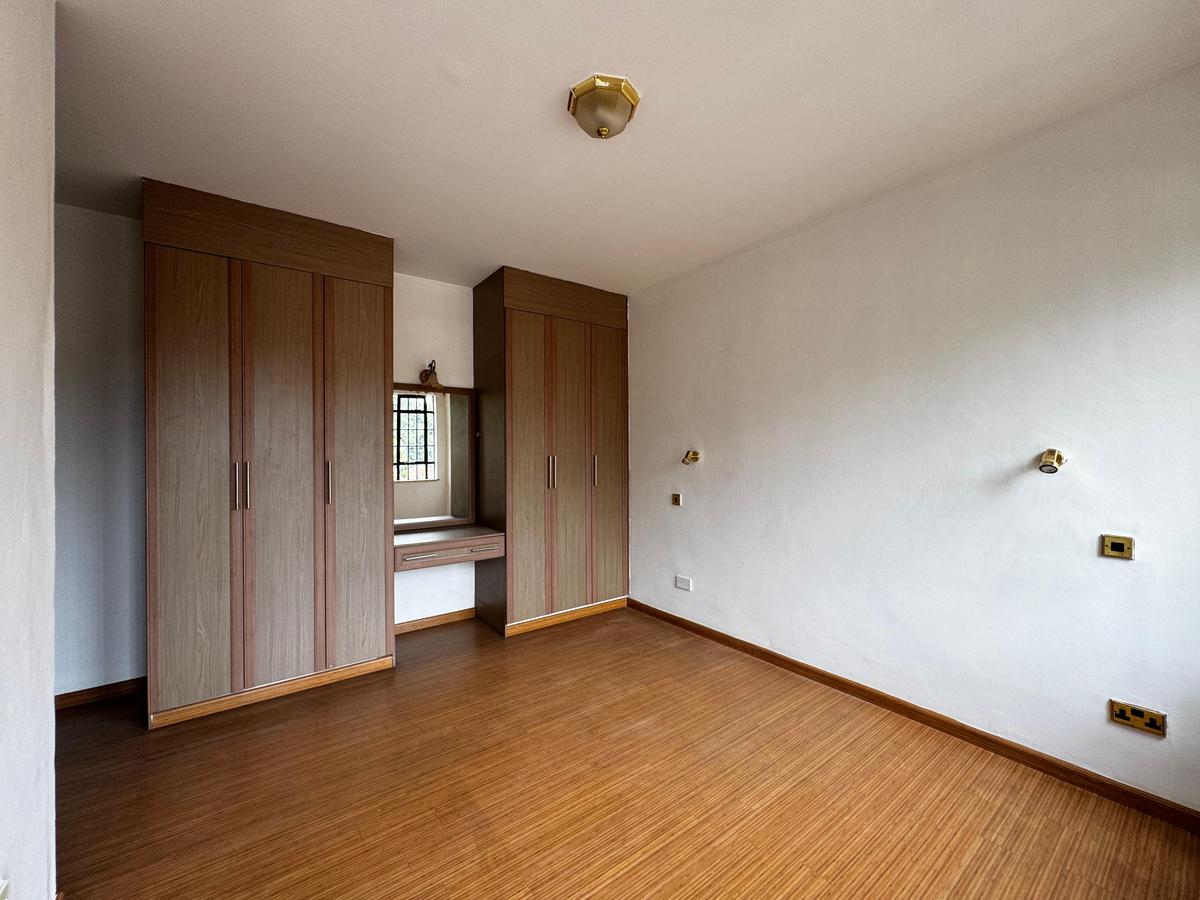 5 Bed Townhouse with En Suite in Lavington - 9