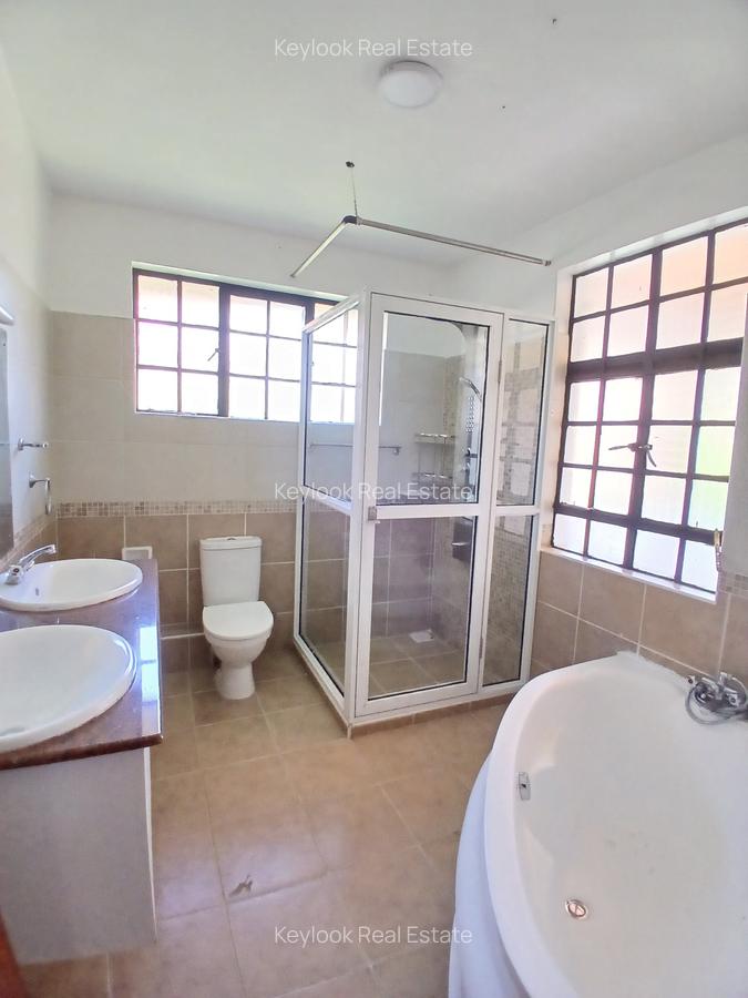 5 Bed Townhouse with En Suite at Lavington - 19