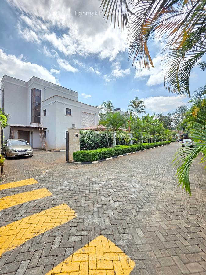 4 Bed Townhouse with En Suite at Lavington Green - 2