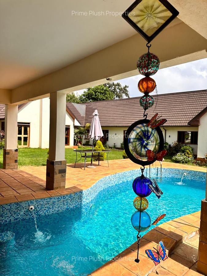 7 Bed House with En Suite in Ridgeways - 2