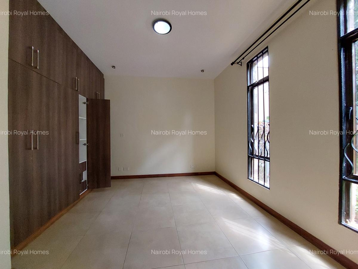 5 Bed Townhouse with En Suite at Runda Mumwe - 6